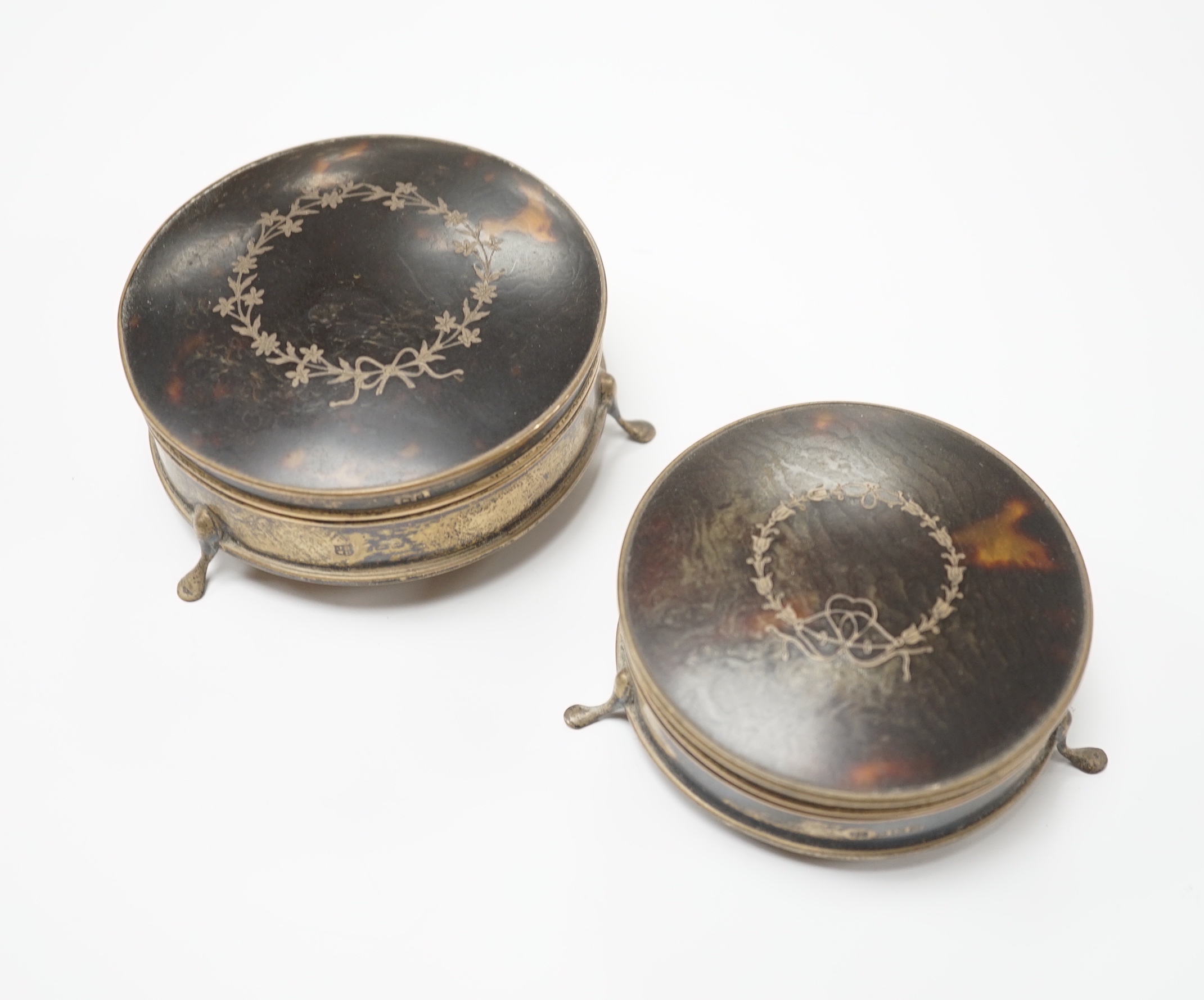 Two George V silver and tortoiseshell pique mounted circular trinket boxes by James Deakin & Sons, Birmingham, 1921, largest diameter 9cm.